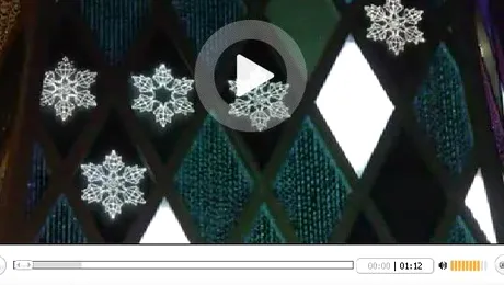 Cel mai inalt brad din cristale Swarovski straluceste in Hong Kong (Video)