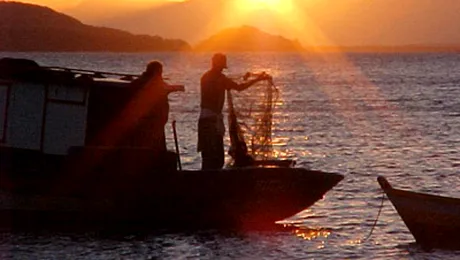 Braconieri turci, opriti cu mitraliere pe Marea Neagra (VIDEO)