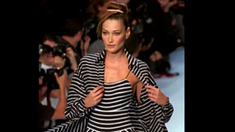 Carla Bruni este tinuta din scurt?