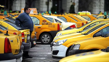 Se intampla doar astazi, in Bucuresti: Trafic auto blocat si traseu de tramvai suspendat