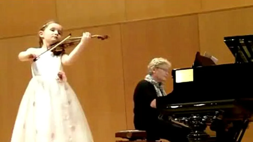 La vârsta de șapte ani, Alma este comparată cu geniul Mozart (Video)