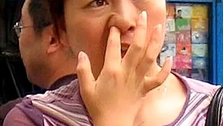 Turiștii chinezi nu mai au voie să se scobească în nas