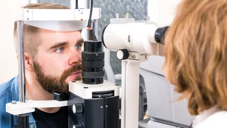 (P) Ce este astigmatismul, care sunt cauzele și cum se tratează