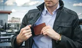 (P) Minimalism sau lux? Ce portofele preferă vedetele masculine