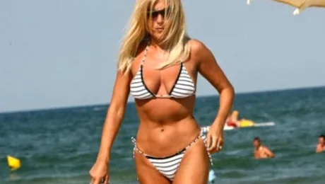 Elena Udrea, într-un costum de baie provocator!  Niciodată nu a mai fost atât de sexy! – FOTO