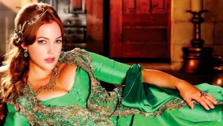 Actriţa Meryem Uzerli a încercat să se sinucidă! Motivul: a rămas însărcinată, iar tatăl copilului a pus-o să facă avort