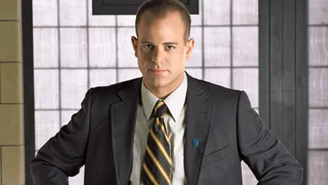 Paul Adelstein – “Personajul meu nu e chiar un robot”