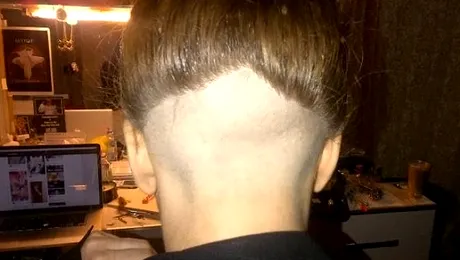 Lady Gaga s-a ras pe jumătate din cap