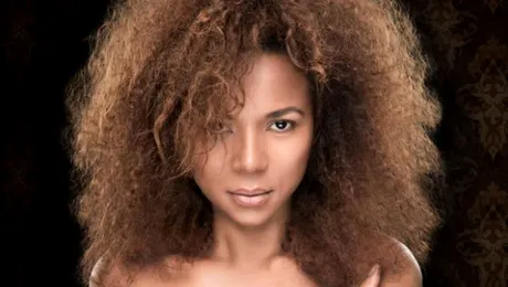 Nadine lansează piesa “Prea tare”!