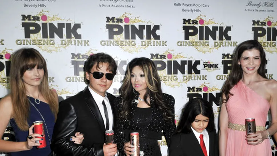 Monica Gabor, alături de familia Jackson la lansarea băuturii Mr. Pink! (Poze & Video)