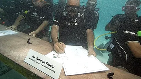 Guvernul din Maldive a intrat in Oceanul Indian, pentru sedinta