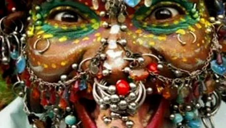 O femeie si-a facut 6.000 de piercing-uri, in Brazilia (foto)