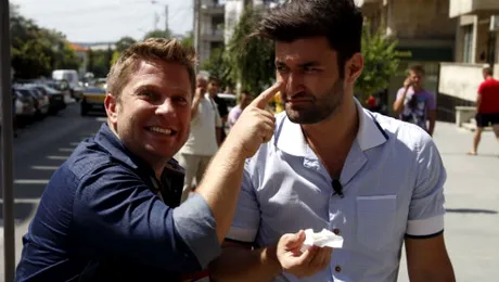 Smiley şi Bartoş, poze funny de la filmările “Românii au talent!”