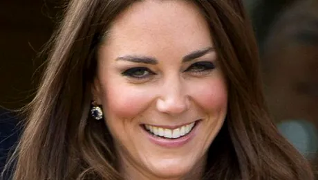 Trucuri pentru un păr strălucitor. Stiliştii te ajută!