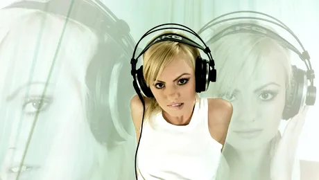 Alexandra Stan conduce topurile din Franta si Canada