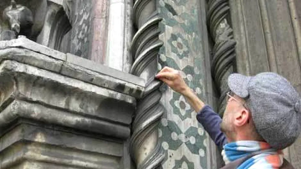 Un artist italian pictează folosind praful din oraș (Video)
