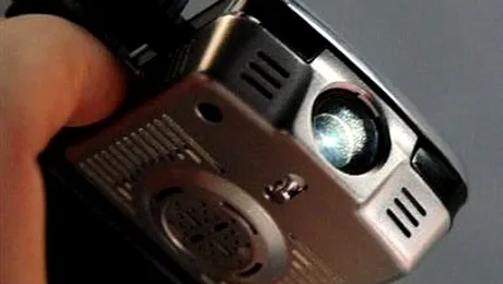 Primul telefon chinezesc cu proiector