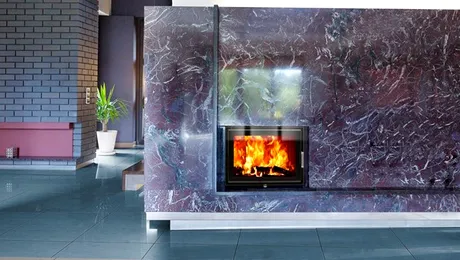 Șemineul pe lemne cu puterea centralei pe gaz rezolvă încălzirea în contextul prețurilor exorbitante la gazele naturale (P)