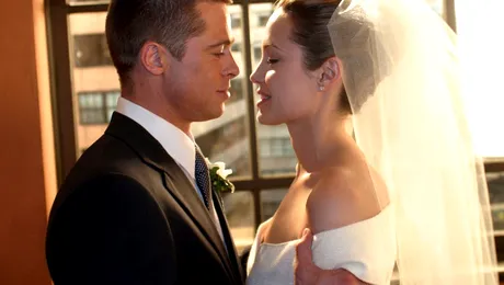 Angelina Jolie l-a criticat pe judecătorul care decide aranjamentele de custodie cu Brad Pitt