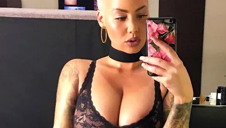 Toţi o ştiu rasă pe cap! Incredibil cum arăta Amber Rose mai tânără şi cu părul lung