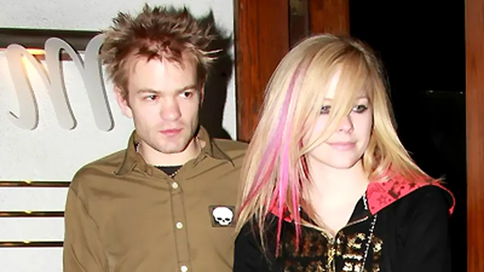 Avril Lavigne si Deryck Whibley au divortat