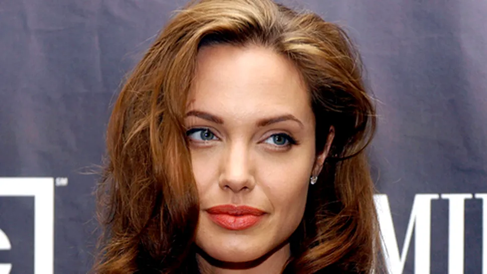 Britanicele o copiază pe Angelia Jolie - își fac masectomie