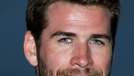 Liam Hemsworth și Laura Dern vor juca în filmul de dragoste „Lonely Planet” de la Netflix 