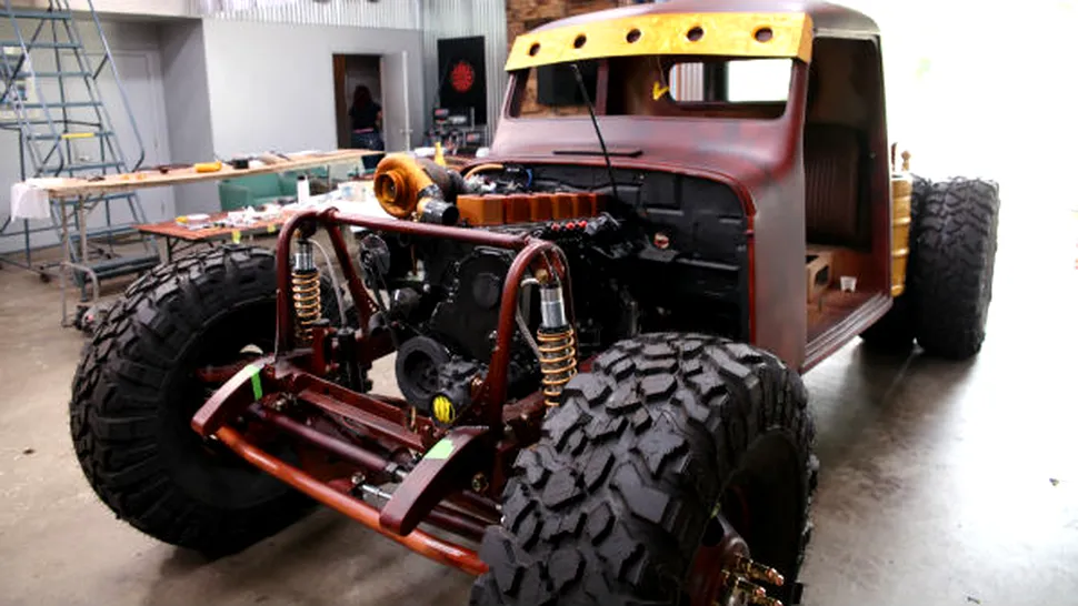 Maşinile legendare americane devin bolizi off-road în „Mecanicii de la Hauk Designs” - FOTO