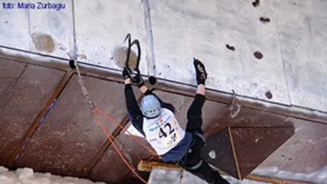 Record mondial de viteza la catarat pe un perete de gheata