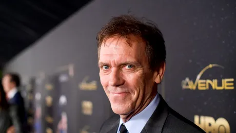 Hugh Laurie, regizor, scenarist și producător al miniseriei TV „Why Didn’t They Ask Evans?”, o adaptare a romanului omonim al Agathei Christie