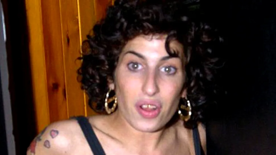 Amy Winehouse a renuntat la celebrul coc pentru carlionti (Foto)