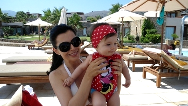 Simona Patruleasa alaturi de fiica ei