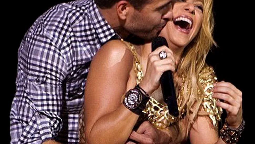 Shakira si Pique s-au sarutat pe scena, in Barcelona (Poze & Video)