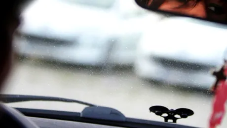 A condus topless, cu peste 200 km/ora, si a fost arestata!