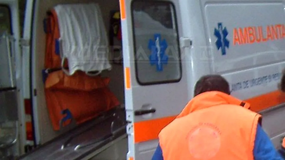 Un autocar cu 20 de copii, lovit de un TIR in judetul Sibiu