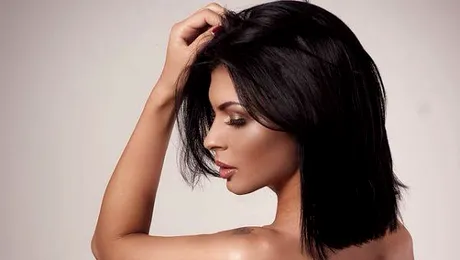 „Eleva lui Mazăre”, goală pe Facebook