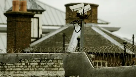 „Pînă și hainele inspectorilor miros a cannabis!”