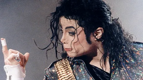 Mingea din videoclipul piesei „Jam”, vândută cu 300.000 dolari