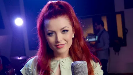De Ziua Îndrăgostiţilor, Elena Gheorghe lansează “Până la stele” – LIVE