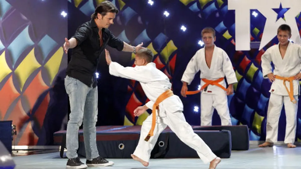 Mihai Petre pus la pământ de un grup de judoka