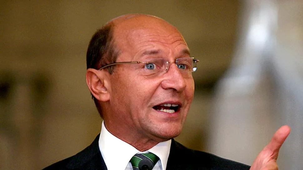 Basescu amana remanierea cu doua luni