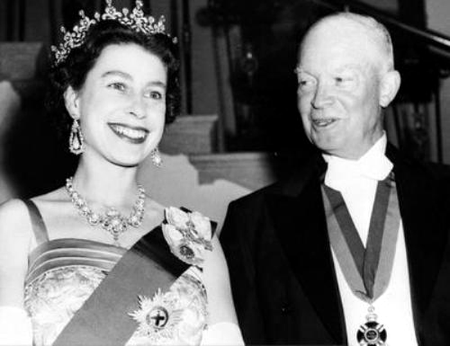 Regina Elisabeta a II-a cu Dwight Eisenhower (presedinte SUA: 20 ianuarie 1953 - 20 ianuarie 1961)