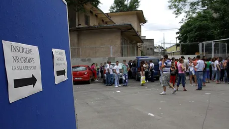 POZA ZILEI: Provincialii au venit in numar mare in Capitala, pentru a se inscrie la liceu