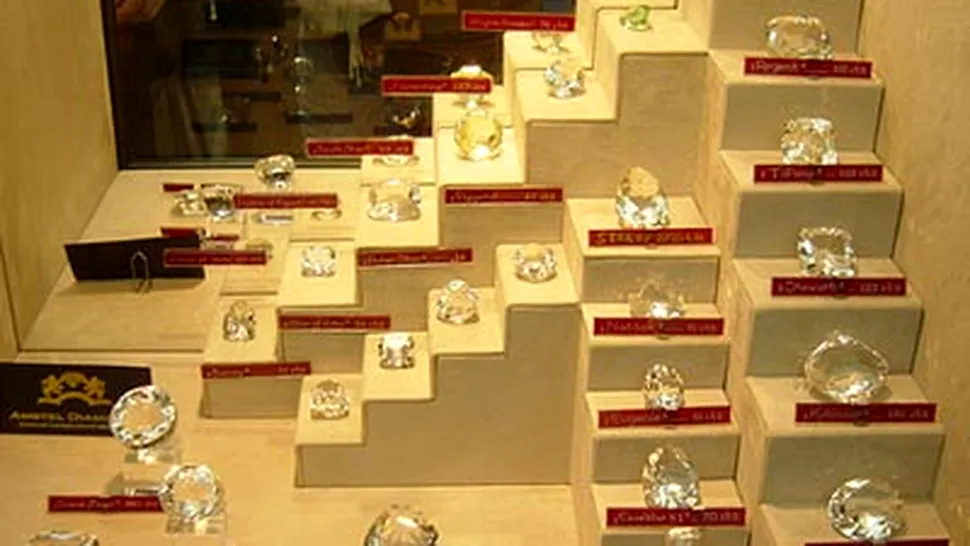 Un barbat din India a jefuit un magazin de bijuterii, prin hipnoza