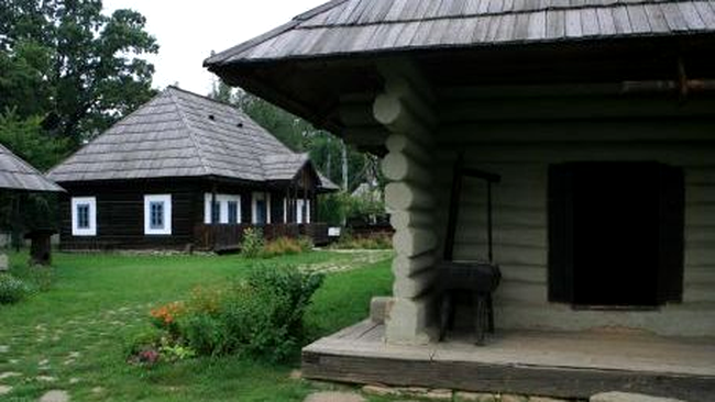 Aceste case pustii din Muzeul Satului vor prinde viata, la primavara 