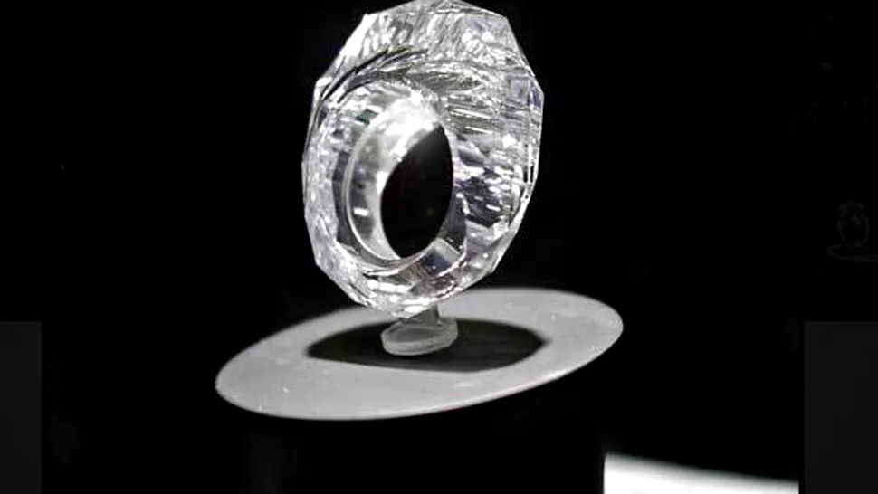 Primul inel din lume realizat doar din diamant (Poze)