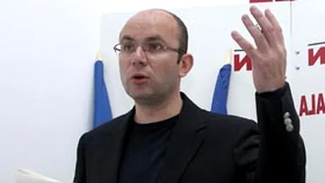 Gusa ii cere lui Videanu sa demisioneze