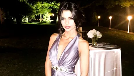 Ea e cântăreaţa care şi-a accesorizat ţinuta cu bijuterii de zeci de mii de euro, la nunta lui Bobby Păunescu!