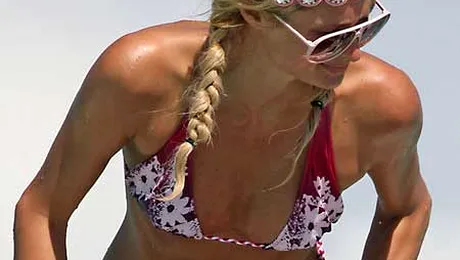 Paris Hilton este „mumia” din Bora Bora! (poze)