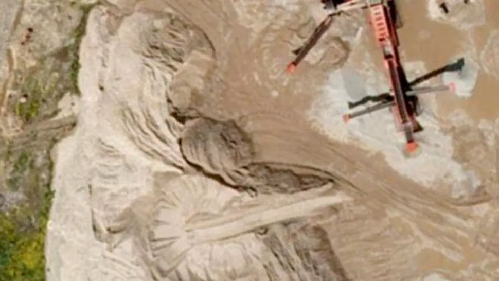 Imagine uluitoare a Fecioarei Maria vazuta cu Google Earth